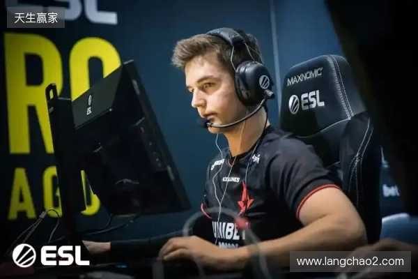 官宣：device正式加盟100 Thieves